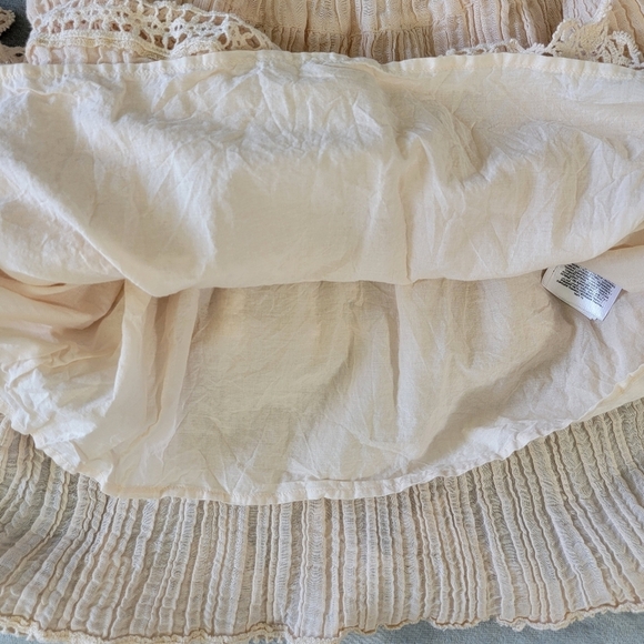 GUESS Gauzy Crinkly Crochet Lace Smocked Off The Shoulder Tiered Dress Small - Picture 8 of 13